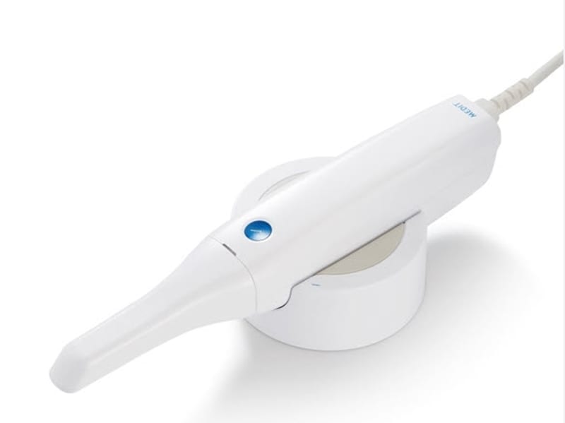 Medit i700 digital intraoral scanner